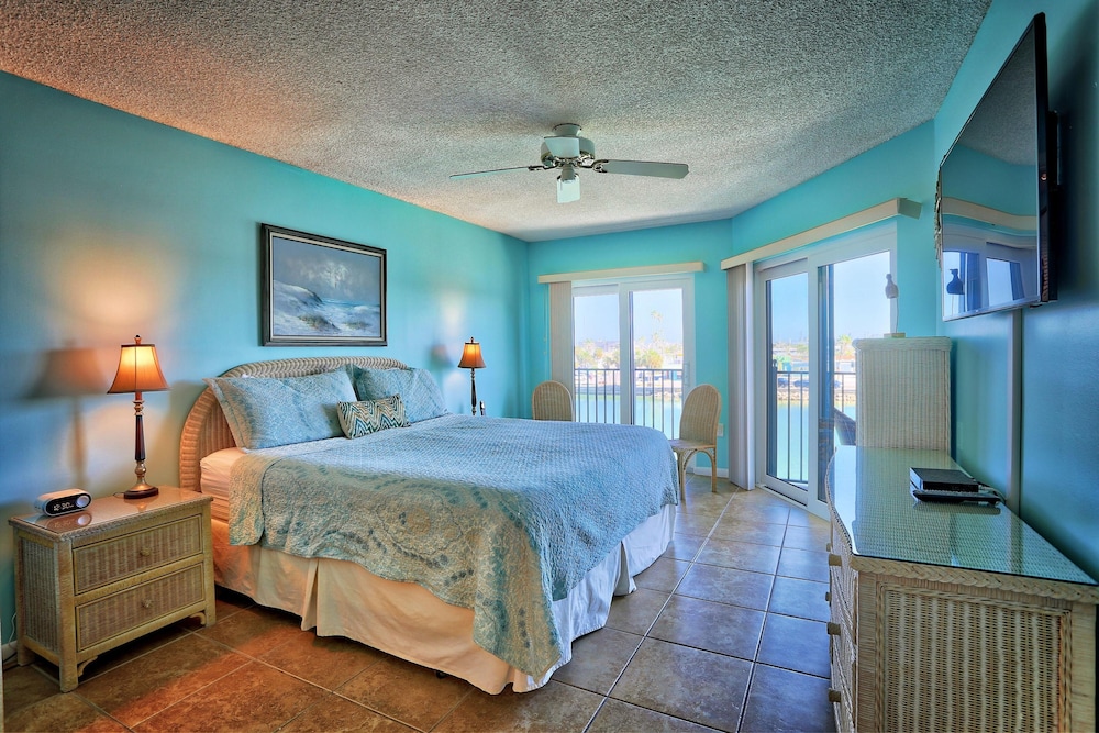 Land's End 4-304 Bay Front - Premier