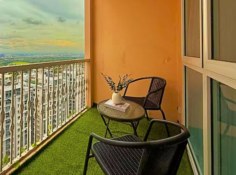 Live Luxury Living at BGC Venice