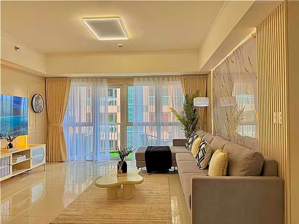Live Luxury Living at BGC Venice