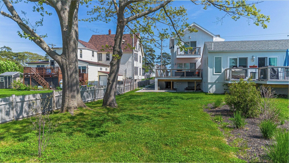 Latitude Adjustment Walk to Beach & Dining! view 5