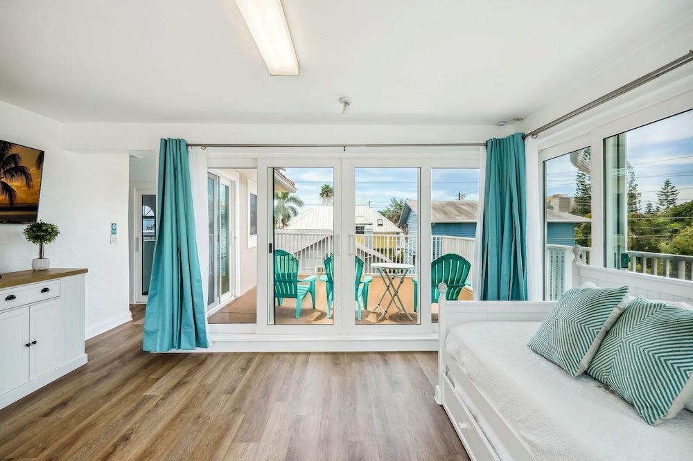 Beach Livin 3 - 3 Bedroom Upstairs