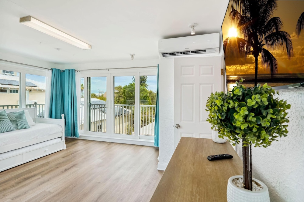 Beach Livin 3 - 3 Bedroom Upstairs