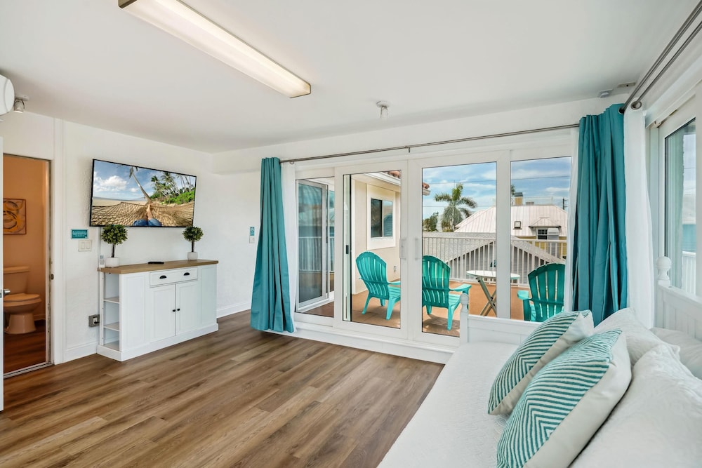 Beach Livin 3 - 3 Bedroom Upstairs