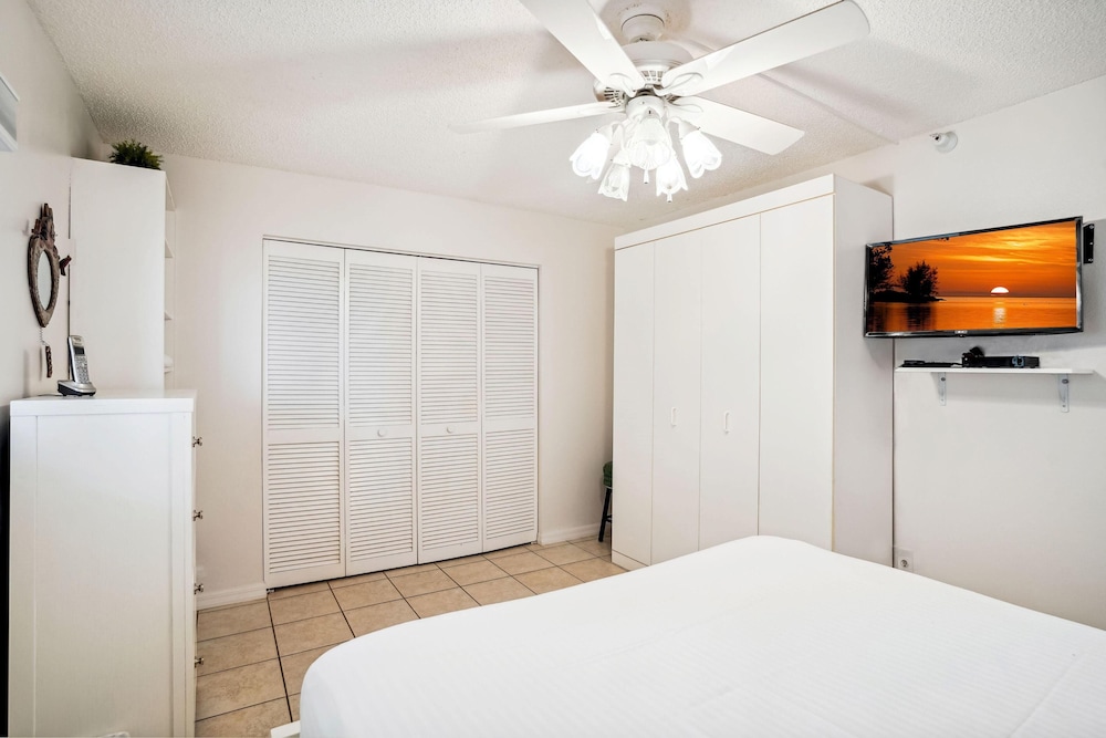 Ocean Sands 1-708