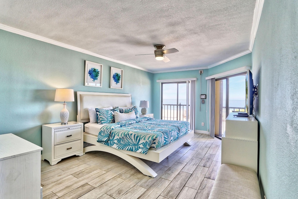 Land's End 10-303 Beach Front - Premier