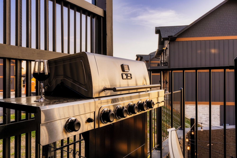 Cozy Cub Luxury Cabin Pigeon Forge
