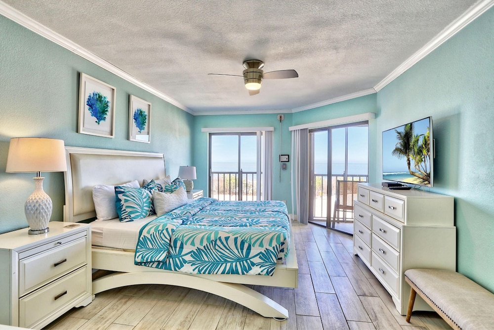 Land's End 10-303 Beach Front - Premier