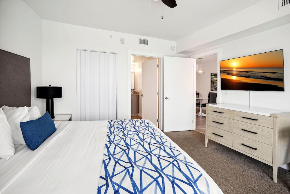 Oceana 305 East