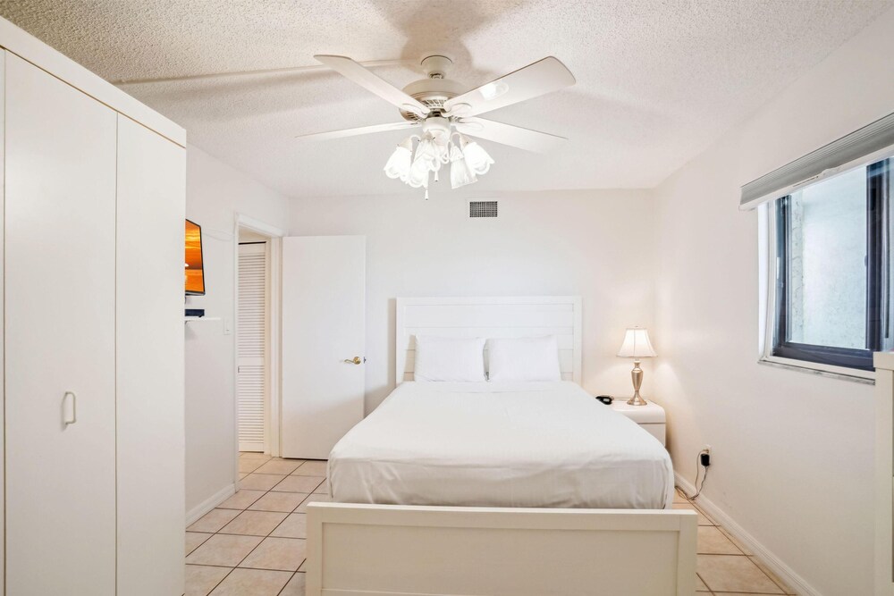 Ocean Sands 1-708