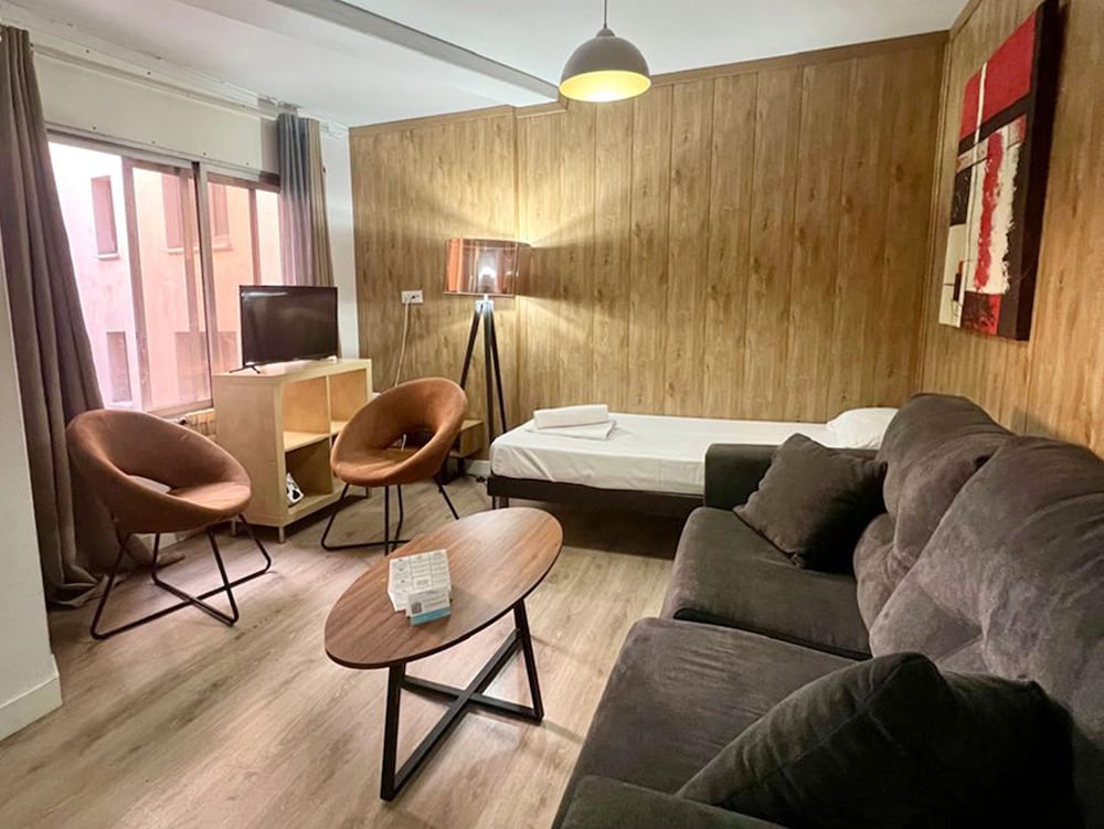 APARTAMENTOS VAQUERS MIKKA 3000
