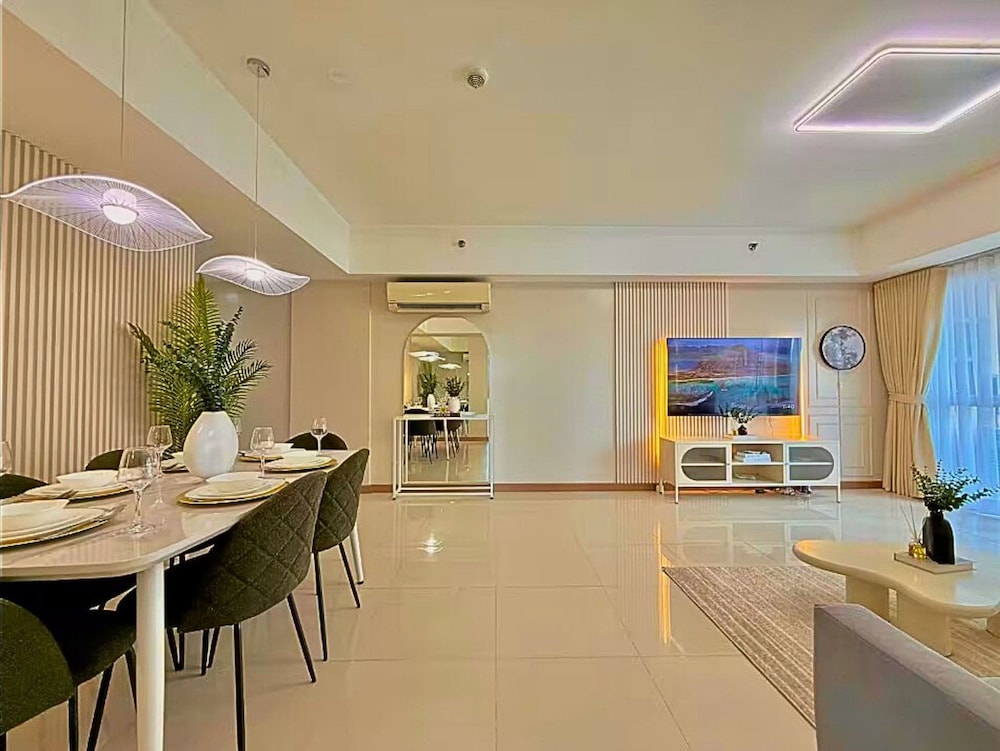 Live Luxury Living at BGC Venice