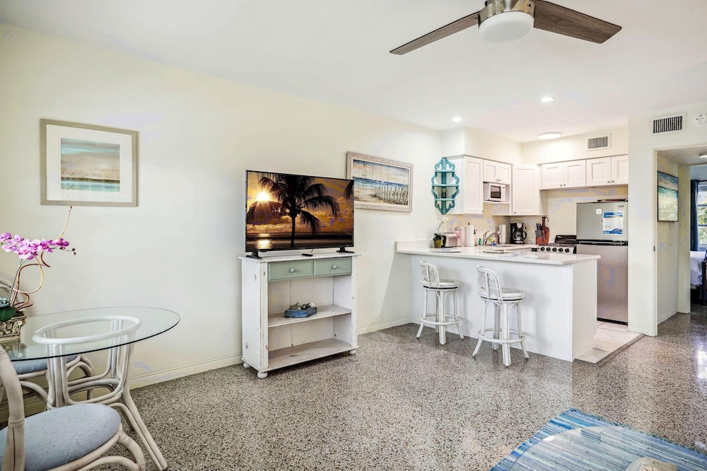 Beach Quarters #6
