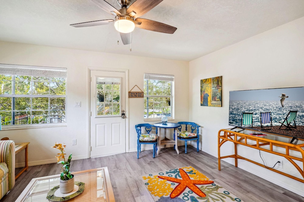 Beach Quarters #8
