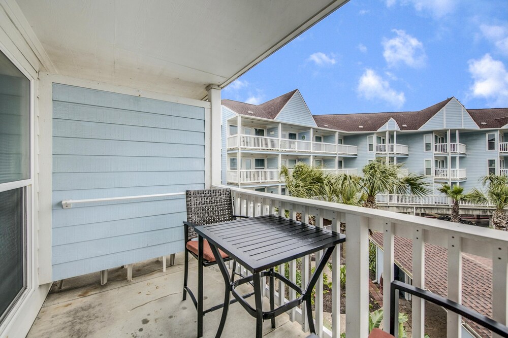 Seascape 1221 1 Bedroom Condo by RedAwning