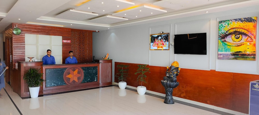Lobby & Reception