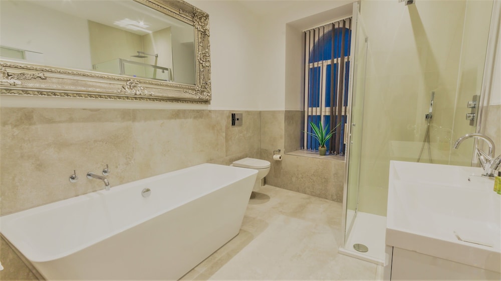 3 Bed- The Regency Suite view 2