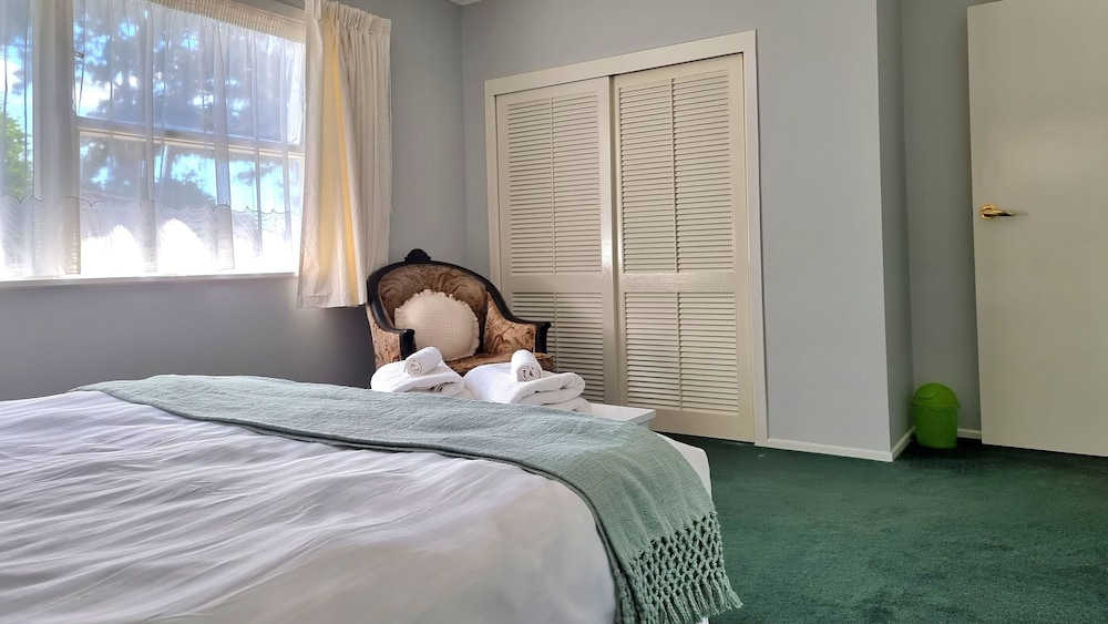Wonderful Renovated 4BR House - Netflix view 5