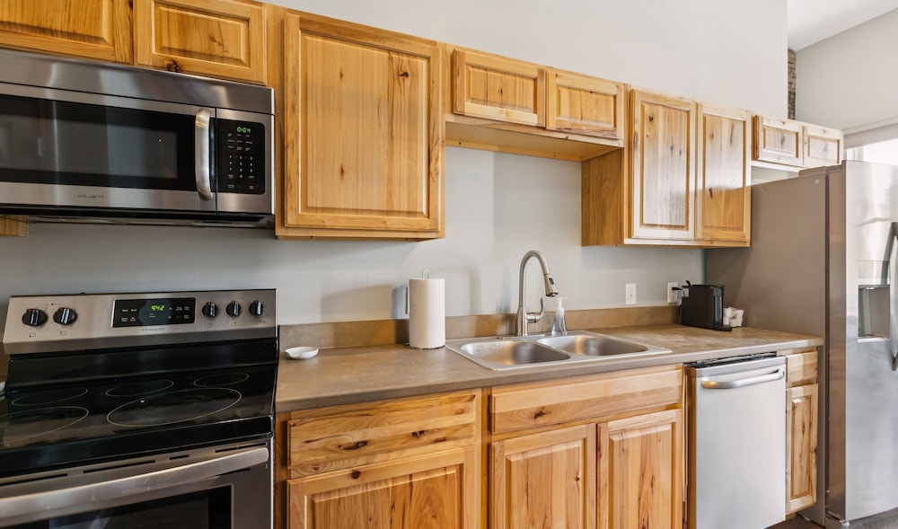 Rustic-industrial Loft With Courthouse Views 3 Bedroom Apts
