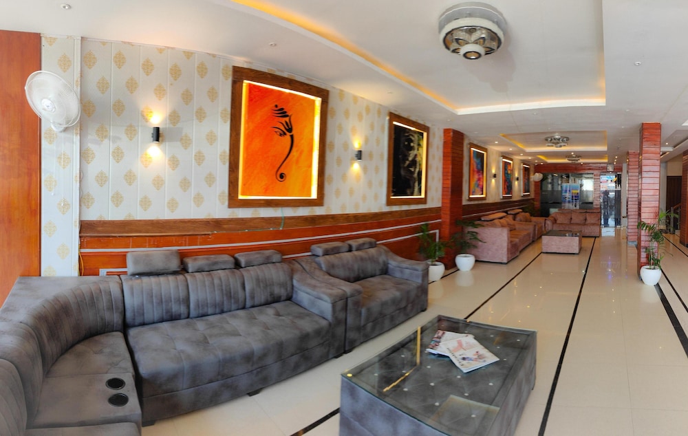 Lobby & Reception