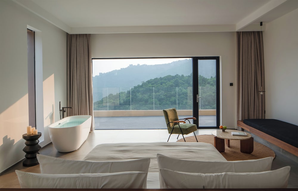 Miyue Shenzhen Tianlu Secret Wild Wizard Holiday Hotel