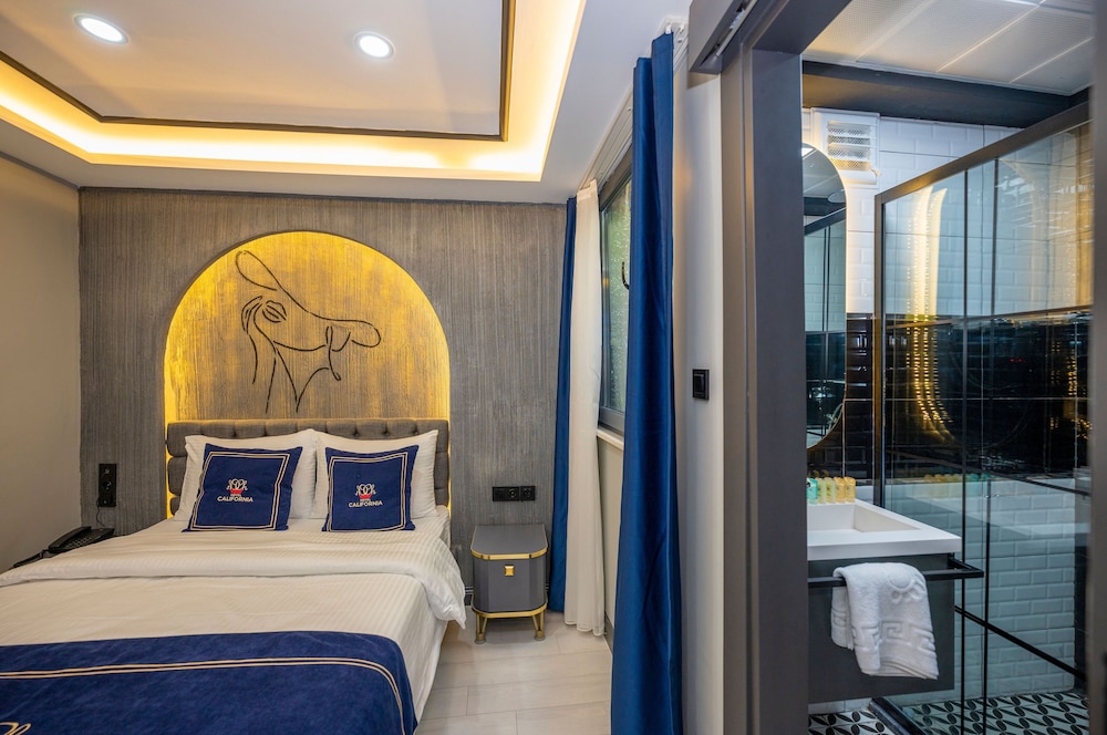 California Otel - Image 35