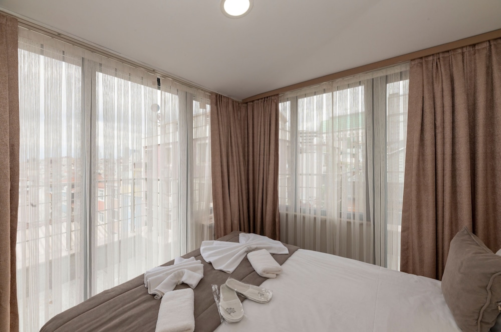 Taksim Peri Suit - Image 44