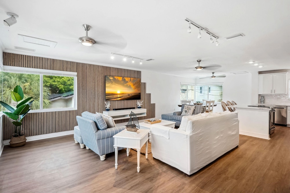 Beach Livin 3 - 3 Bedroom Upstairs