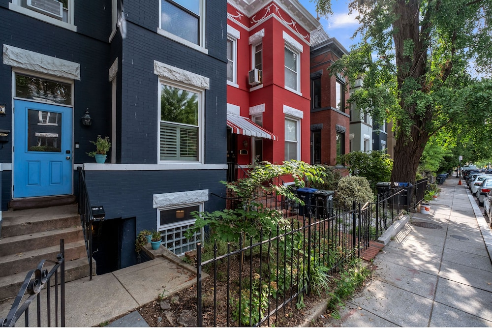 Cute And Charming 1br In Fantastic Location 1 Bedroom Townhouse by RedAwning view 2