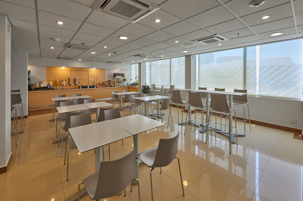 Reynosa Vacations - City Express by Marriott Reynosa - Property Image 3