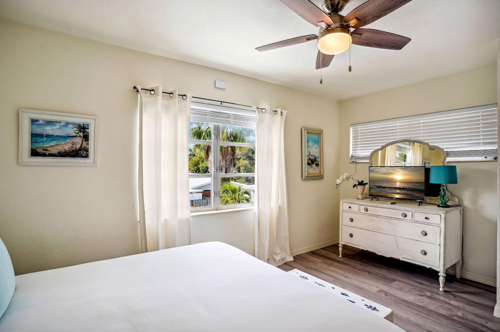Beach Quarters #8