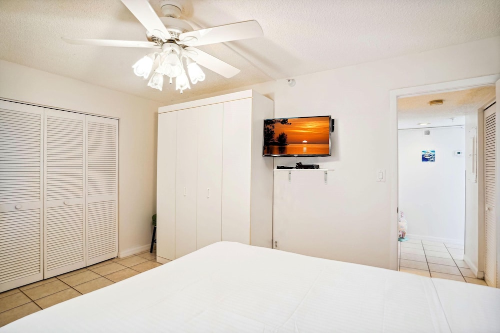 Ocean Sands 1-708