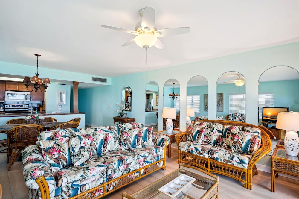 Land's End 11-307 Beach Front - Premier