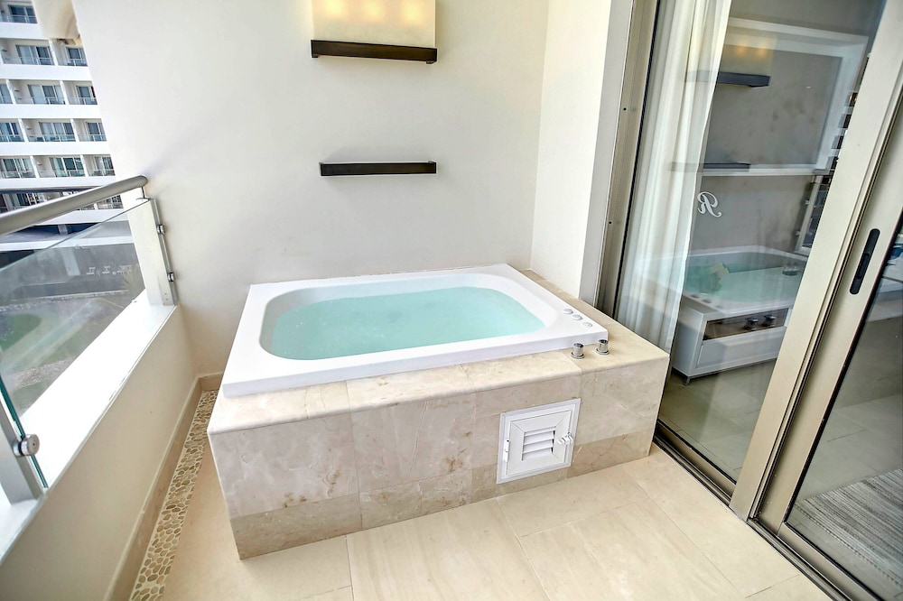 Jamaica Vacations - Royalton Blue Waters Montego Bay, An Autograph Collection All Inclusive Resort - Property Image 27