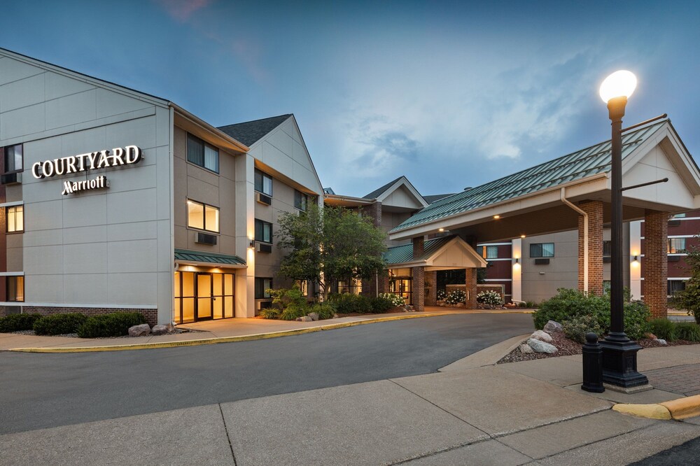 Courtyard by Marriott La Crosse
