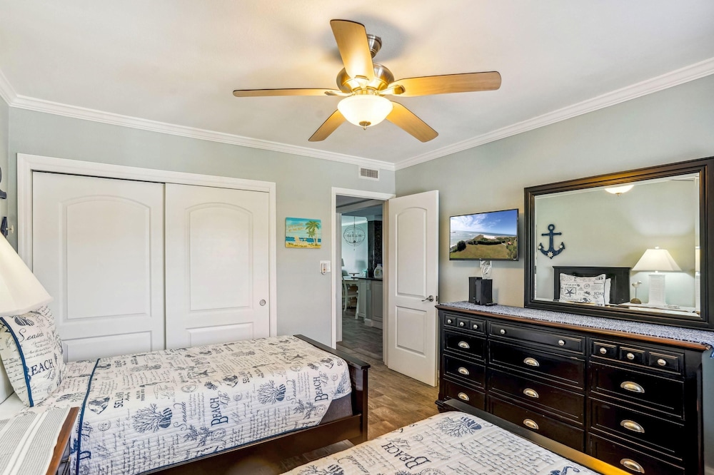 Land's End 10-302 Beach Front - Premier