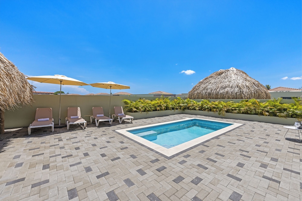 Villa Solana with private pool, Mambo Beach