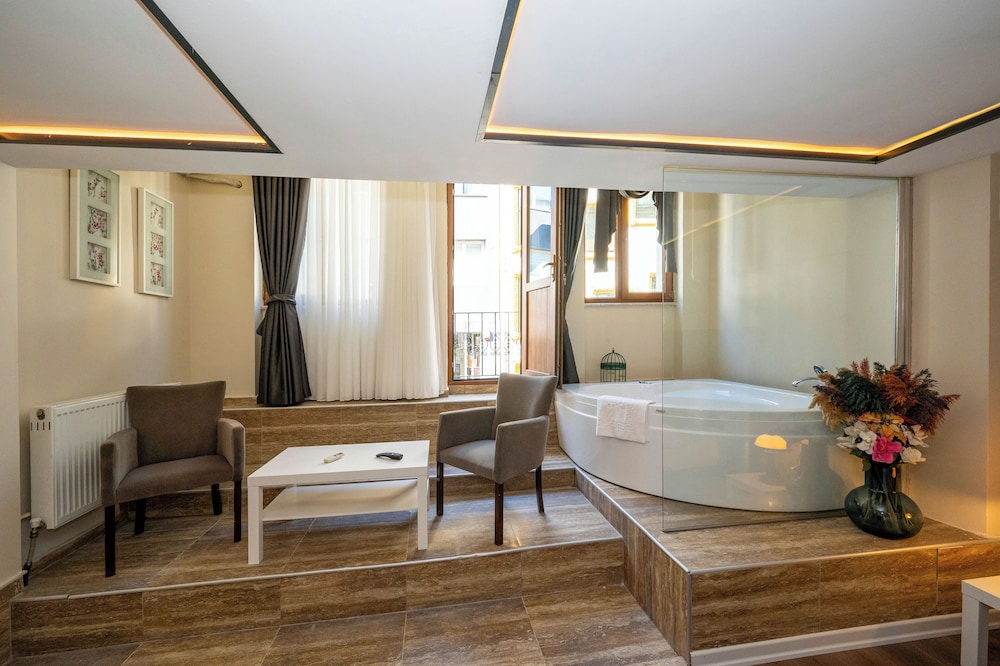 Aiza Suites - Image 30