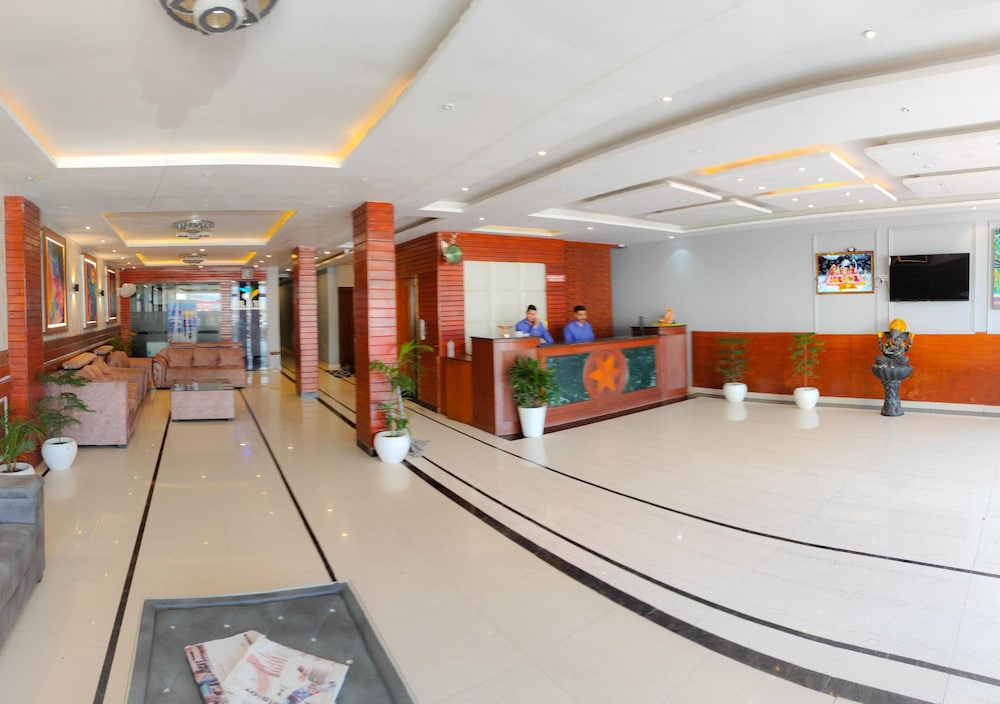 Lobby & Reception