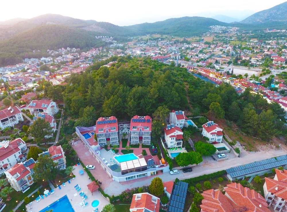 Fethiye Nokta Nif Suit Apart view 3