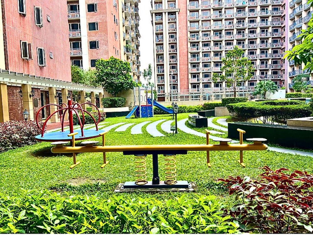 Stay Beside Mall of Asia Walk & Explore
