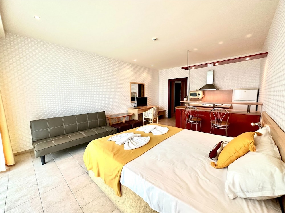 Menada Miramar Palace Apartments