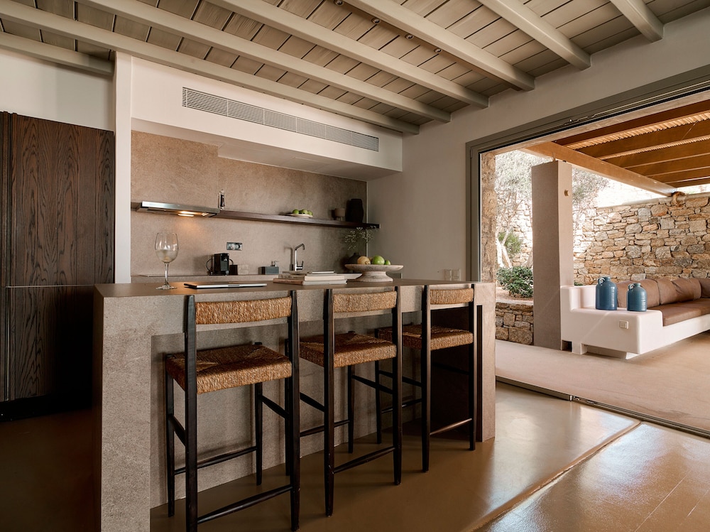 Kounoupas Complex by Mykonos Rocks