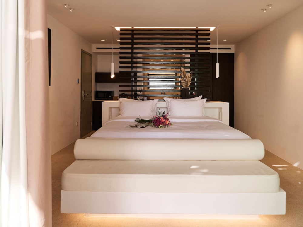 Kounoupas Complex by Mykonos Rocks