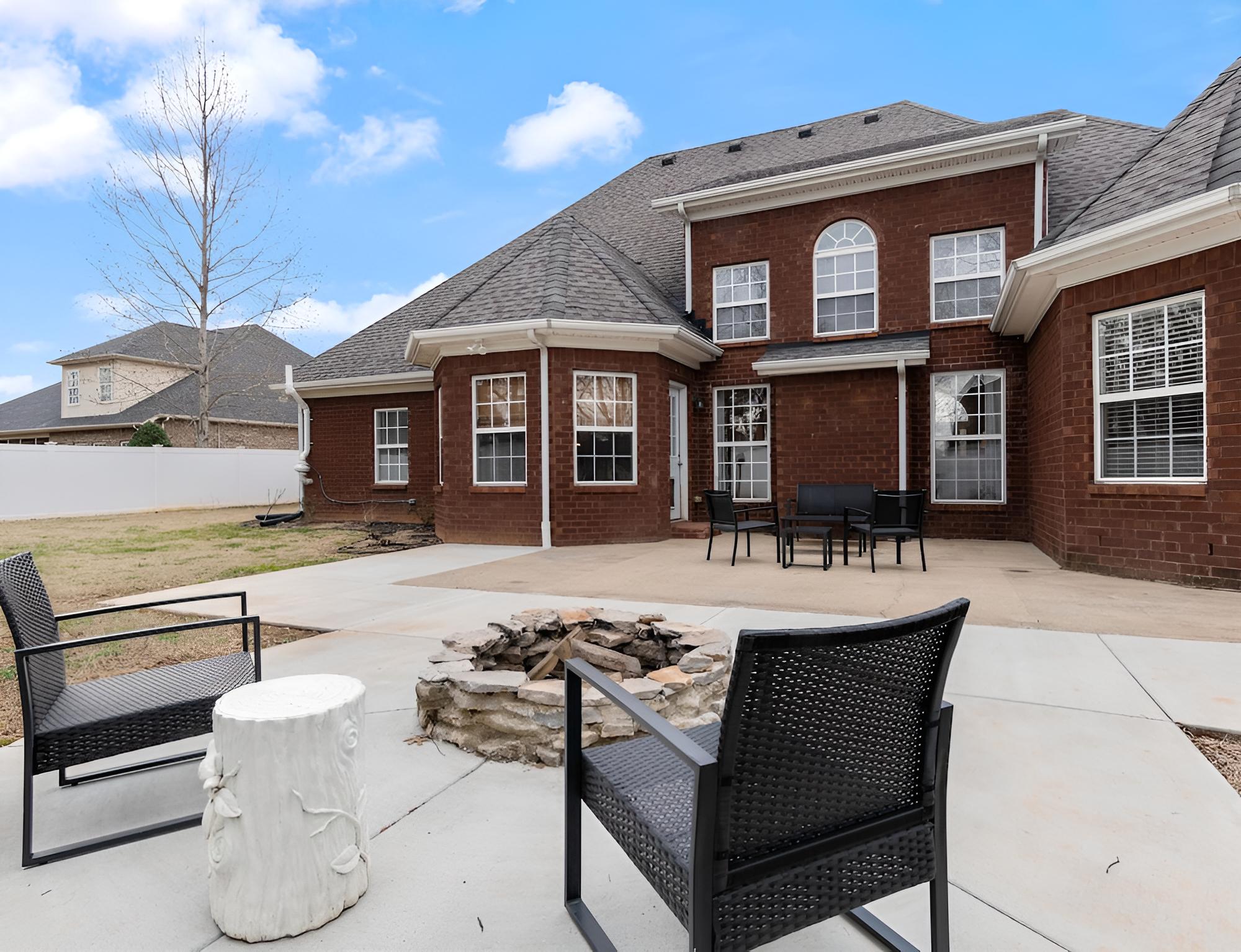 Majestic Murfreesboro Manor view 4