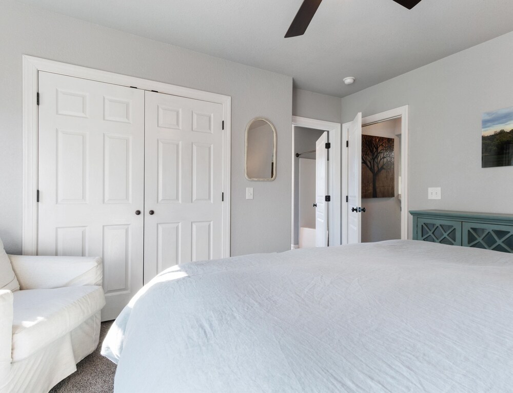 Muletown Haven Stunning Downtown Escape!