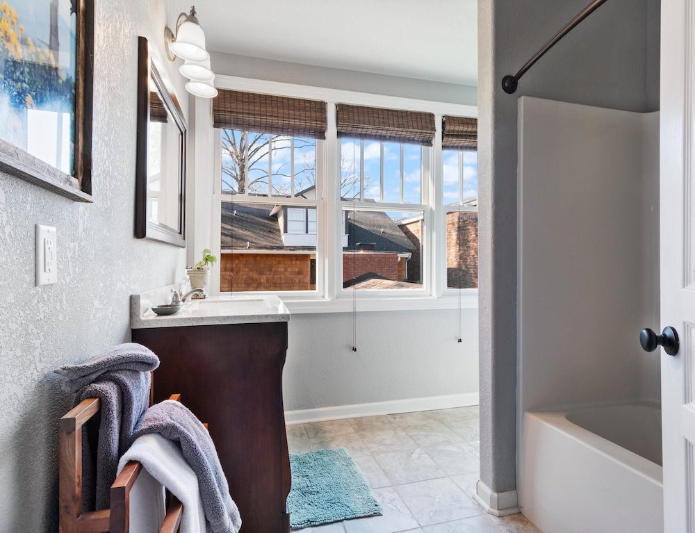 Muletown Haven Stunning Downtown Escape!