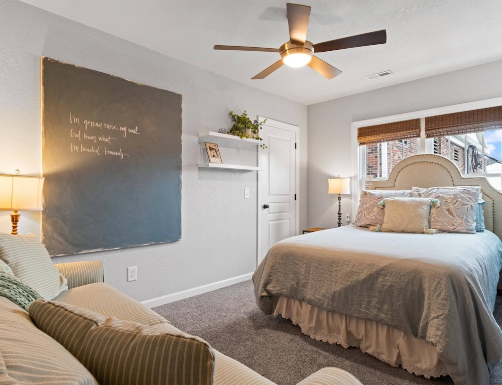 Muletown Haven Stunning Downtown Escape!