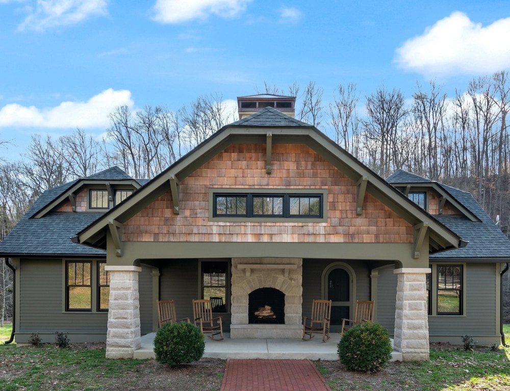 Leipers Retreat Secluded 3 BDR Craftsman Home
