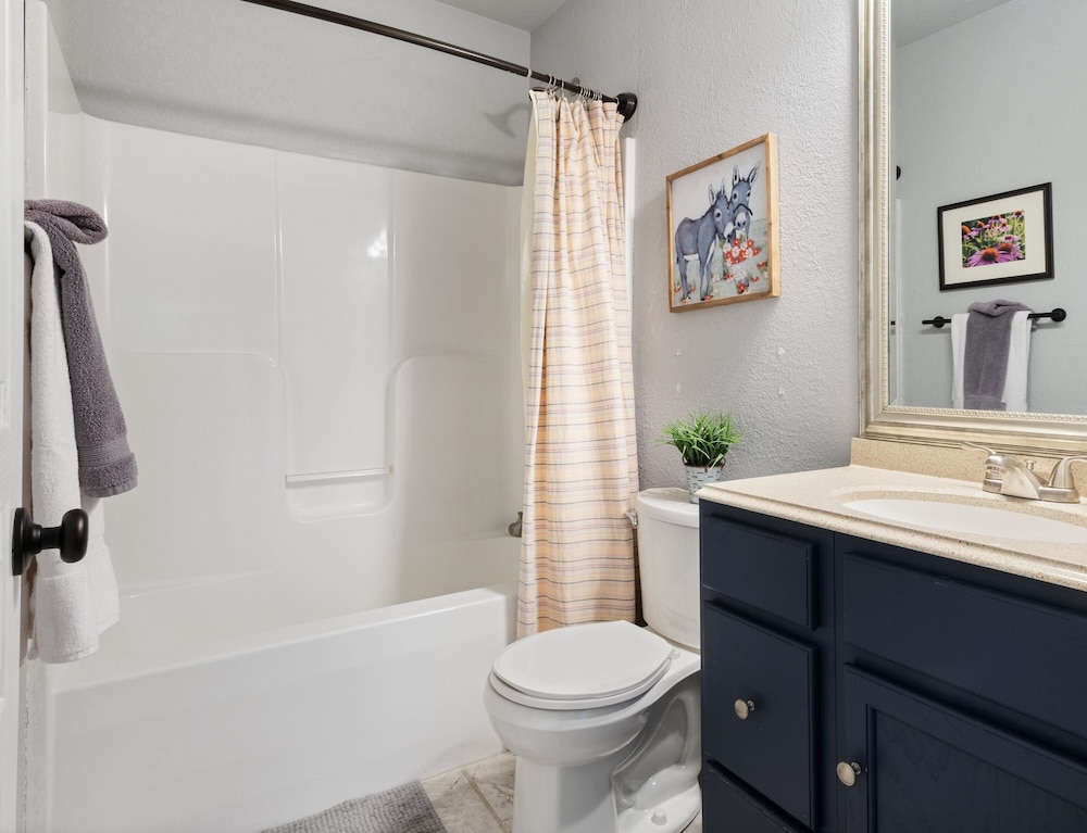 Muletown Haven Stunning Downtown Escape!