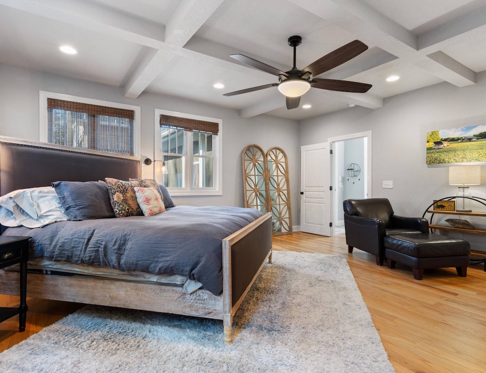 Muletown Haven Stunning Downtown Escape!